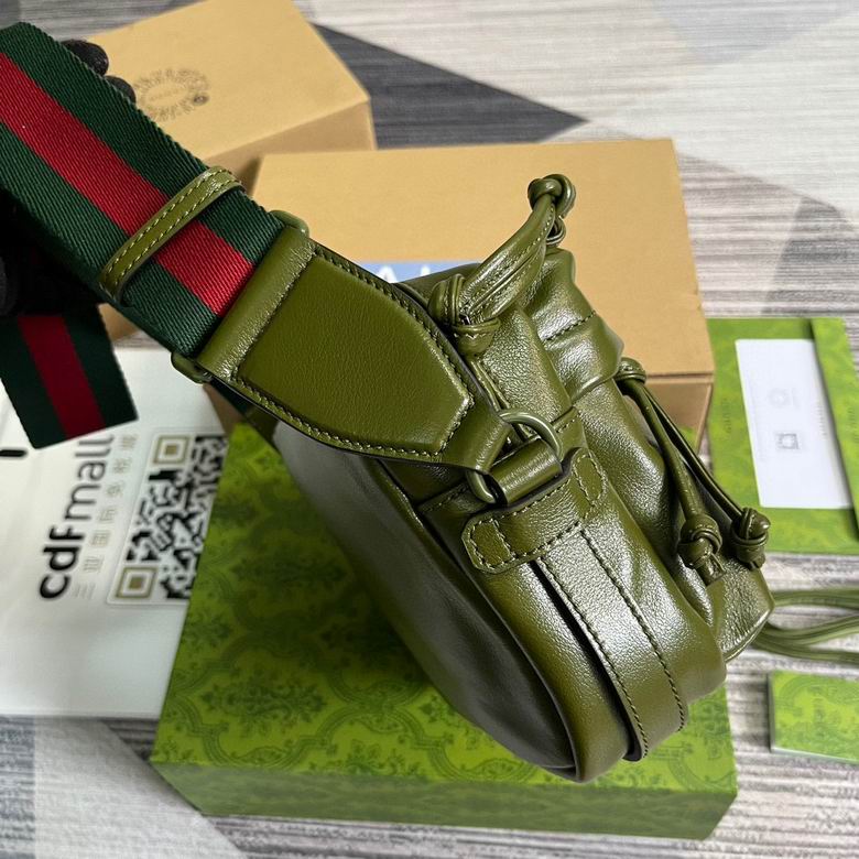 725696 23.5X15X8cm MP 2色  (12)